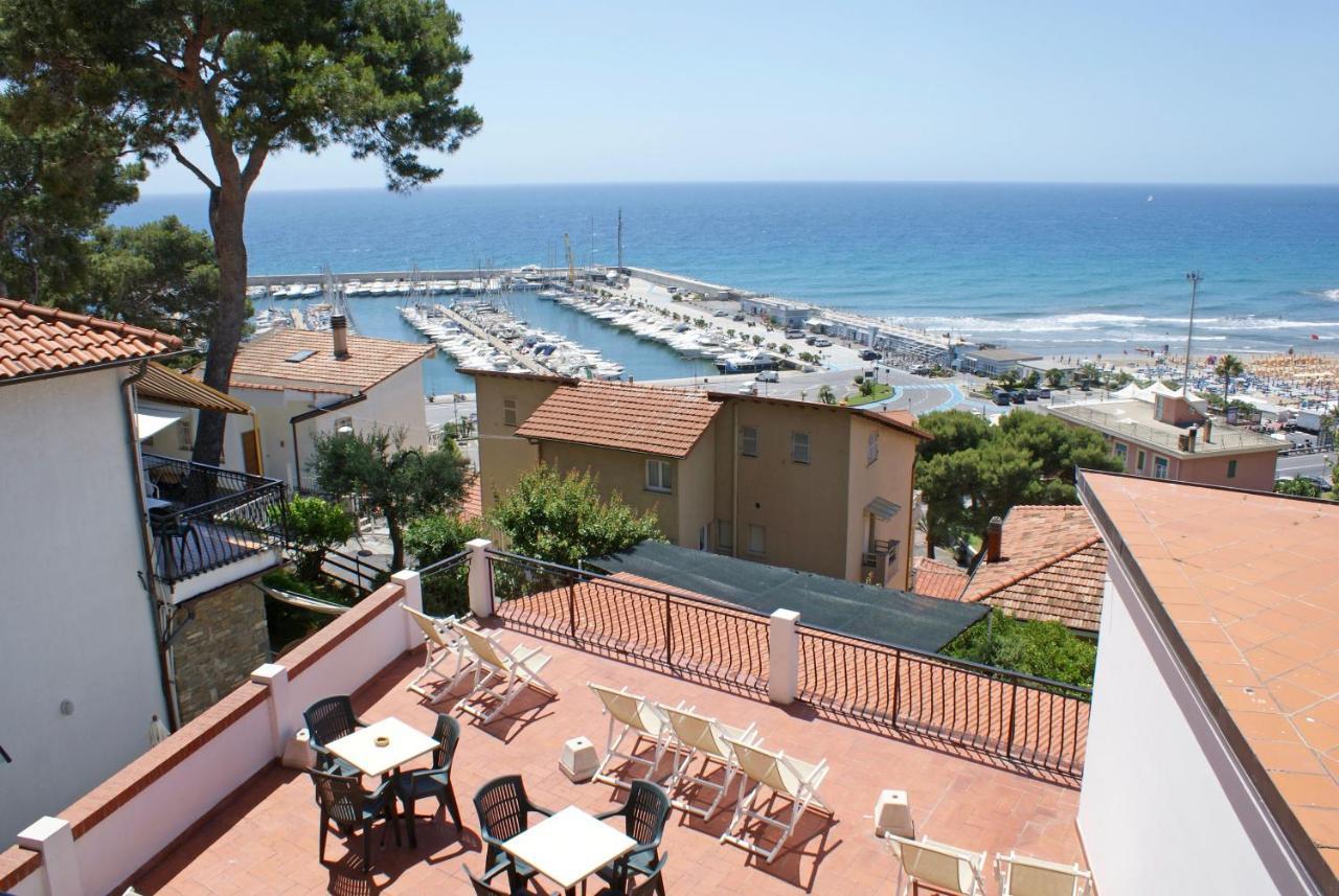 Albergo La Pineta Andora Exterior foto